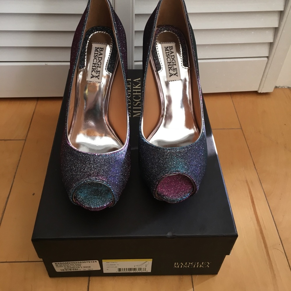 NWT Badgley Mischka Size 6 Grey Plum “Humbie” Pumps *Price Firm*